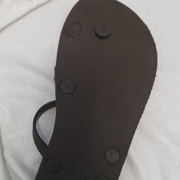 Old Navy Criss-Cross Flipflops - Picture 3 of 3